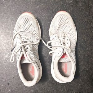 women’s gray&pink new balance running shoes